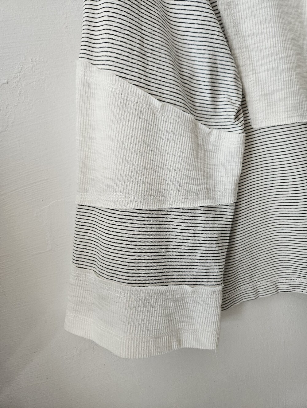 P.O.L Taking The Day Off Patch Striped Split V Neck Pullover Top White Black S - Picture 7 of 11